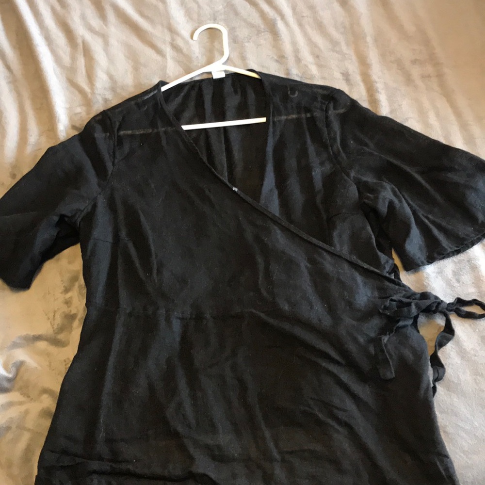 Black wrap short sleeve top